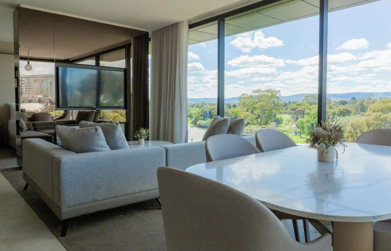 Oval Hotel At Adelaide Oval Zewnętrze zdjęcie The interior of a typical apartment at the One Riverfront development