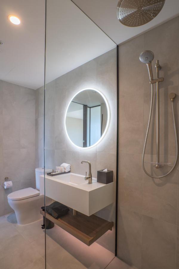 Oval Hotel At Adelaide Oval Zewnętrze zdjęcie Bathroom mirror with LED lighting