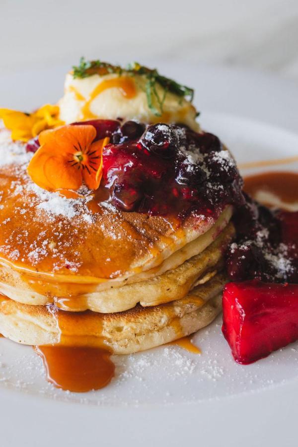 Oval Hotel At Adelaide Oval Zewnętrze zdjęcie Pancakes with fruit